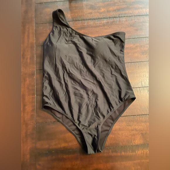 Women’s Size 14 (1x) Black One Shoulder One Piece Swimsuit NWOT - Picture 4 of 6